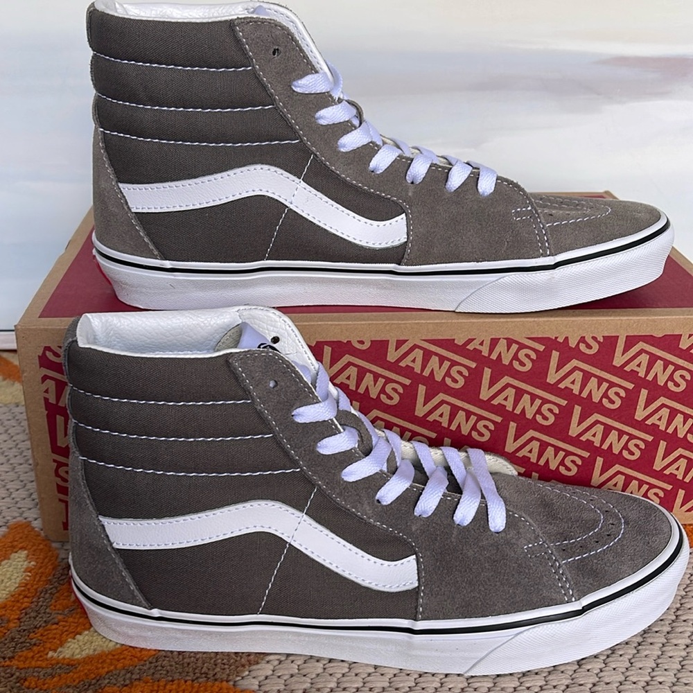 Vans Men’s Sk8-Hi
Color Theory Bungee Cord
VN000CMX9JC US
Sneakers - Picture 1 of 16